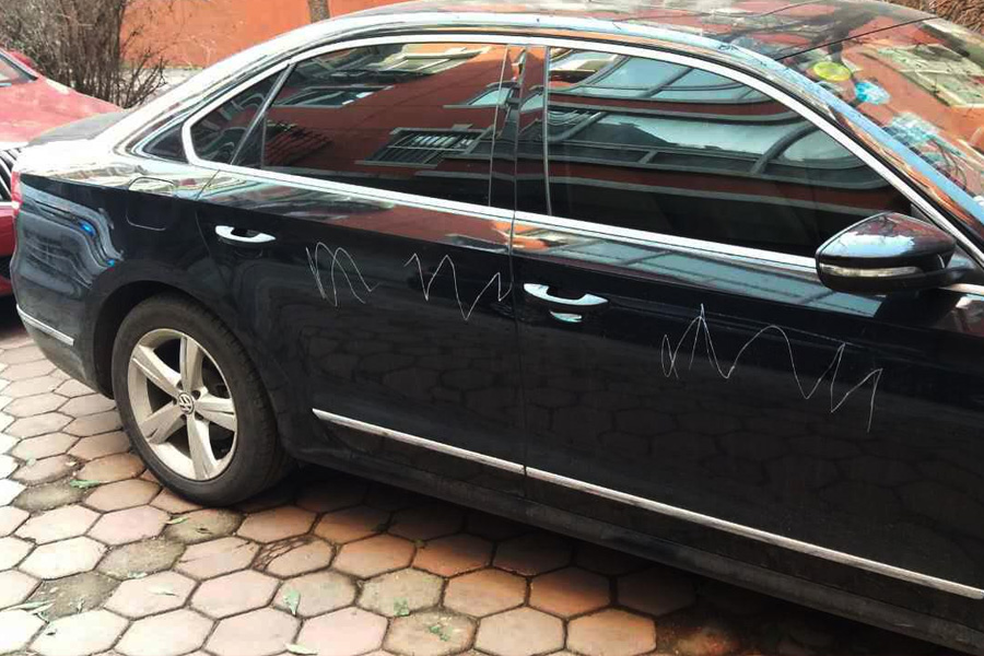 物業(yè)費(fèi)不等于保管費(fèi)，業(yè)主車輛被劃，找物業(yè)索賠被駁回！